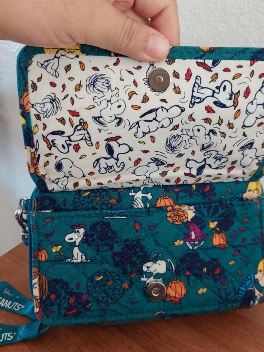 Vera Bradley Peanuts Fall Meadow RFID All in One Crossbody Bag Wallet Snoopy Tea - Picture 2 of 8